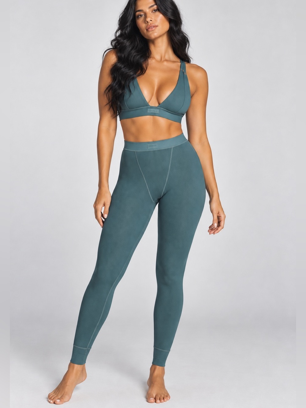 SKIMS Sculpt Ribbed High-Waist Leggings & Bralette Minimalist Lounge Set
Sz M/L